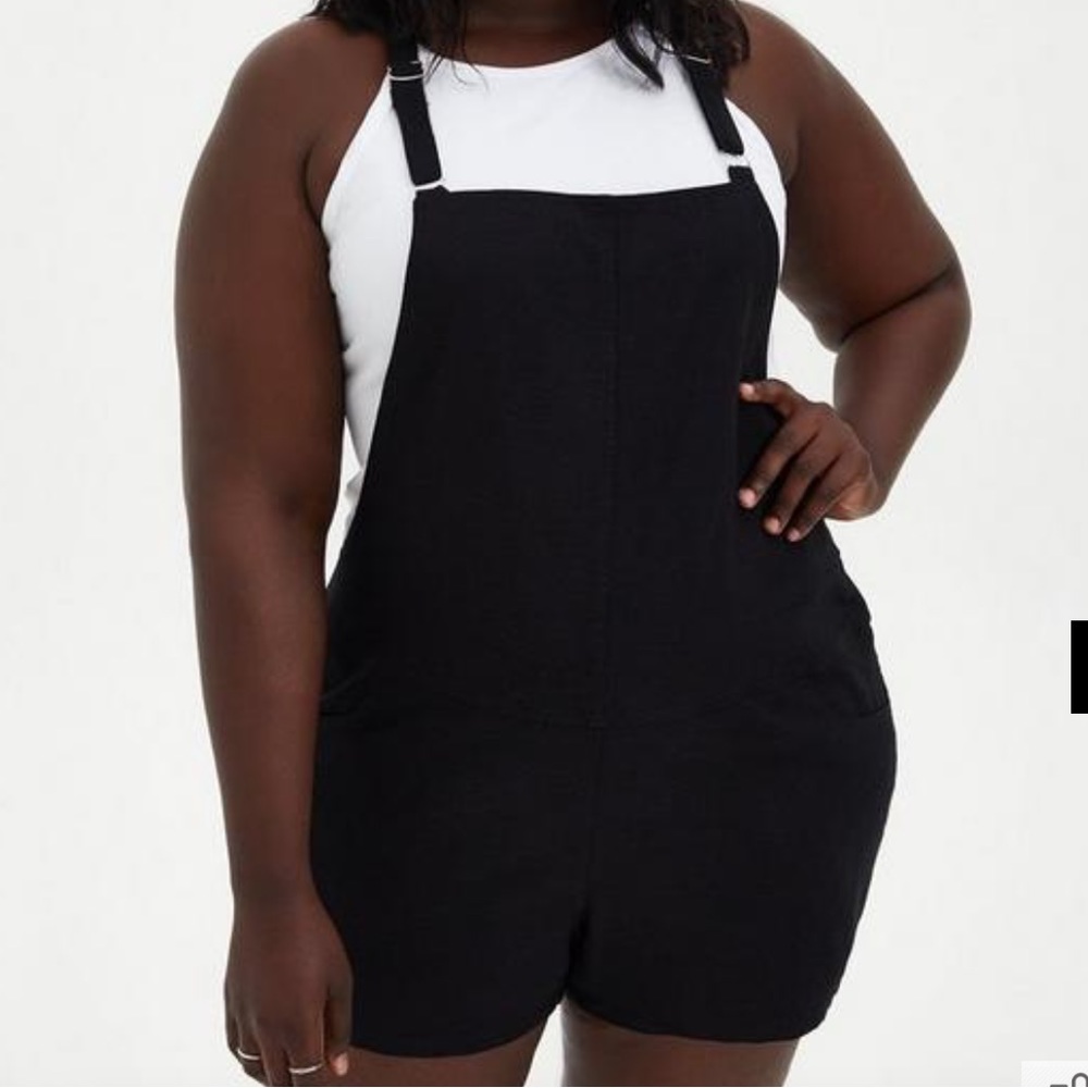 Torrid 3.5 Inch Stretch Linen Blend Shortall Overall Size 00 Black Pockets.